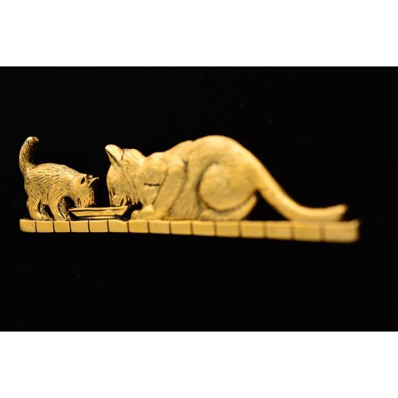 Vintage Cat Pin Brooch Kitten Brushed Antiqued Gold Eating Drinking AS IS BinAH - Picture 3 of 12